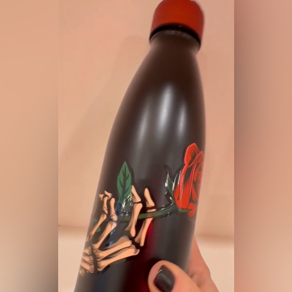 🖤 NEW ❤️ UNUSED Custom Skull Hand Bottles - While Quantities Last!